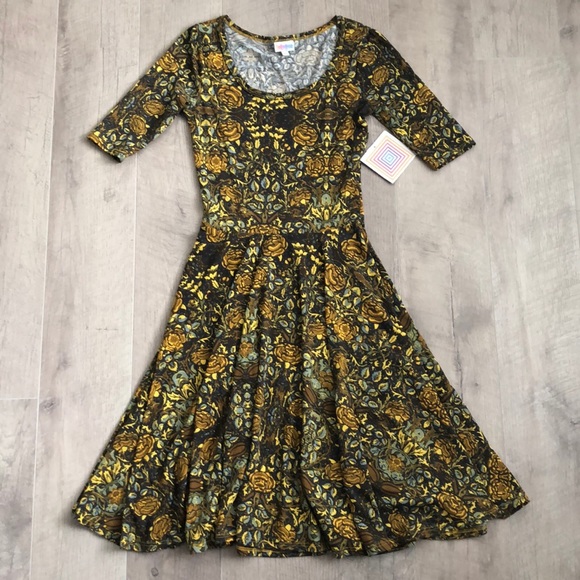 LuLaRoe Dresses & Skirts - NWT Lularoe Nicole XS with roses